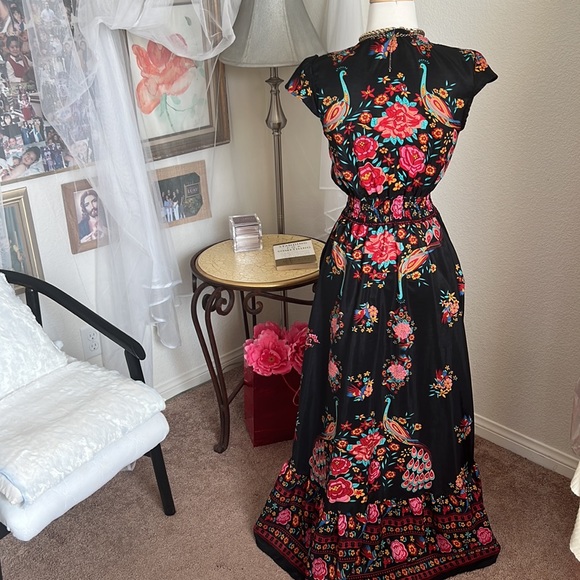 Beautiful colorful waterfall dress - Picture 4 of 7